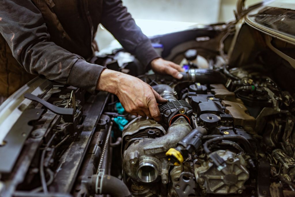 Experience Aloha’s Unbeatable Mechanics For Your Next Vehicle Fix In Allens Auto Repair!