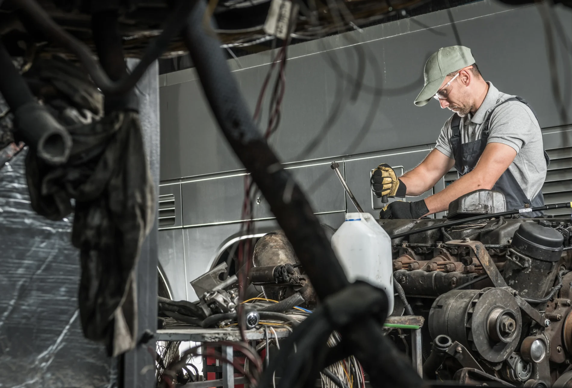 transmission shop Dallas 2 scaled Mechanic in transmission shop Dallas